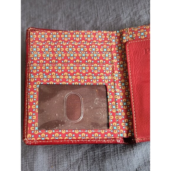 Fossil 5 1/2" x 4" (Folded) Red Leather Bi-Fold Passport Wallet Stained - Picture 5 of 8